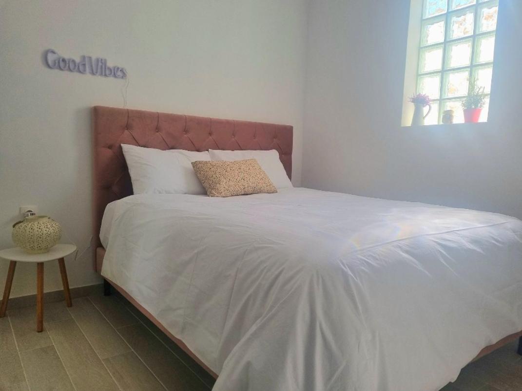 Tiffany'S Apartments -2' Walk From Metro Atenas Exterior foto